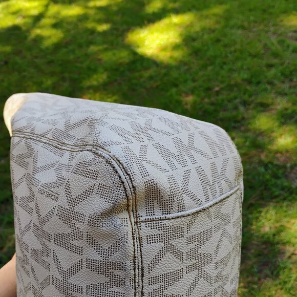 Michael Kors Lily Monogram Shoulder Bag - Picture 3 of 11